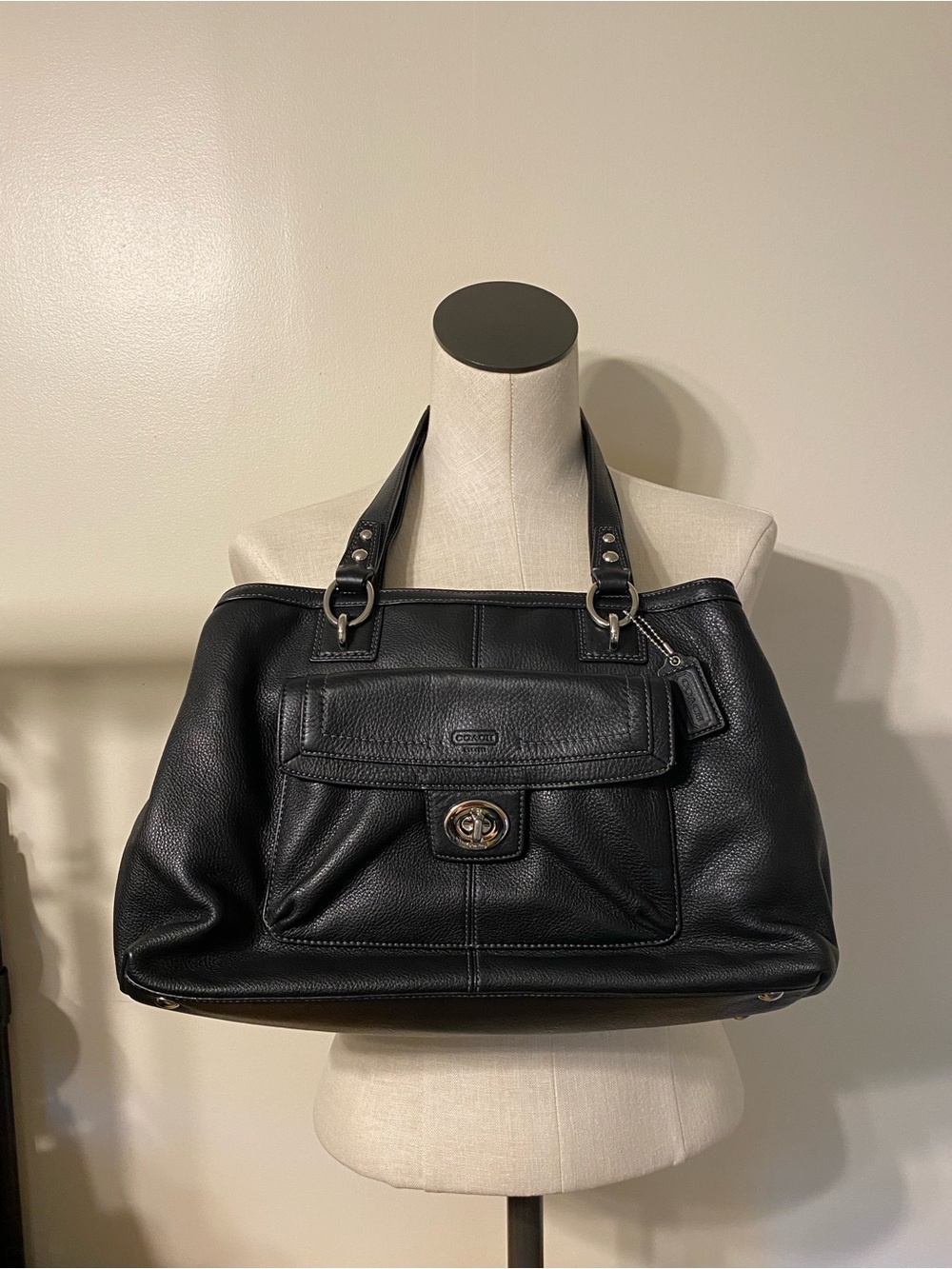 Coach Penelope Carryall F19044 Women’s Black Pebbled Leather Shoulder Tote Bag